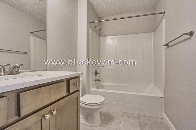 Building Photo - 3 Bed,2.5 Bath Townhome at the Landing At ...