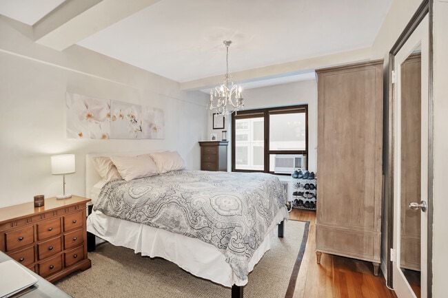Bedroom - Spacious 1-bedroom to rent - 227 E 57th St Unit 14C