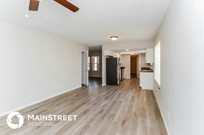 Photo - 555 N Elm
