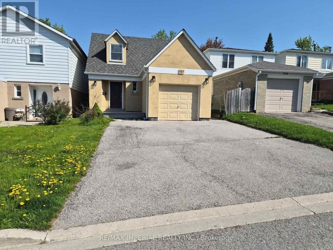 Photo - 757 Pam Crescent
