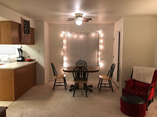 Building Photo - 2 Bedroom, 2 Bathroom Centrally Located Condo