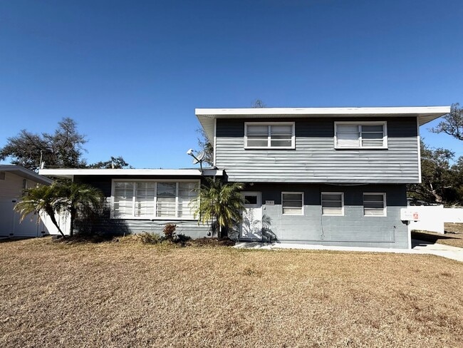 Building Photo - 3181 Hatton St Unit B