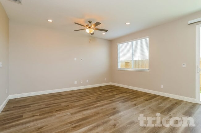 Photo - 1202 Victorian St