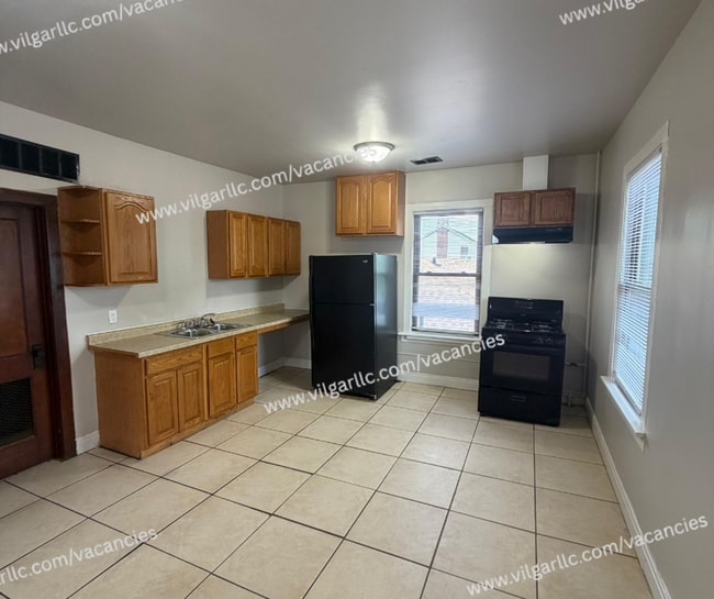 Building Photo - 461 Hayes St Unit 2 (2 E)