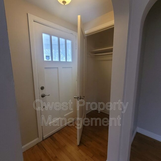 Photo - 864 Emerald Ave NE