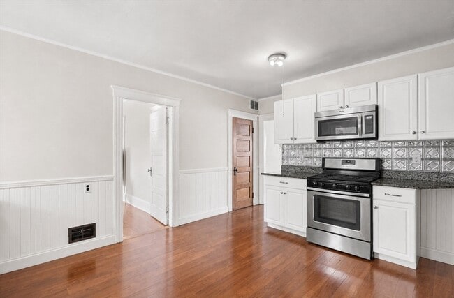 Building Photo - 14 Forest Ave Unit 2