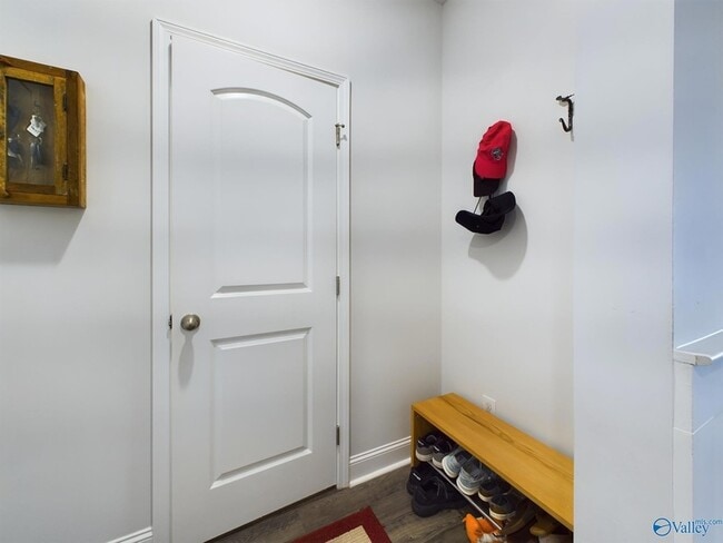 Photo - 219 Maureen Dr SW