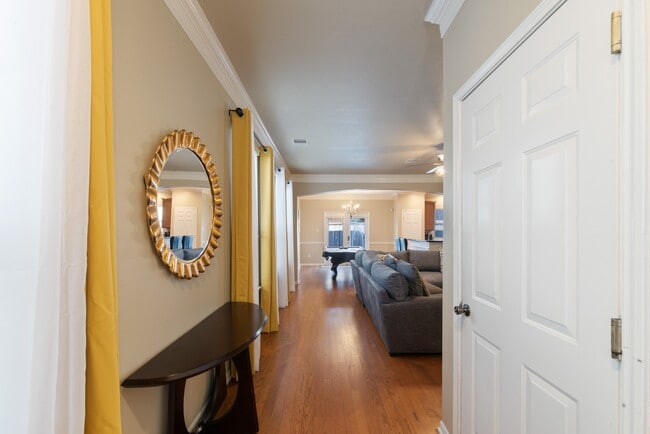 Building Photo - 6222 Skyline Dr Unit 8