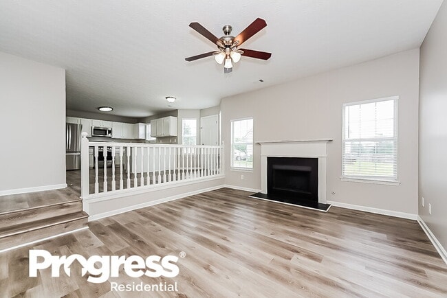 Photo - 290 Hazelhurst Dr