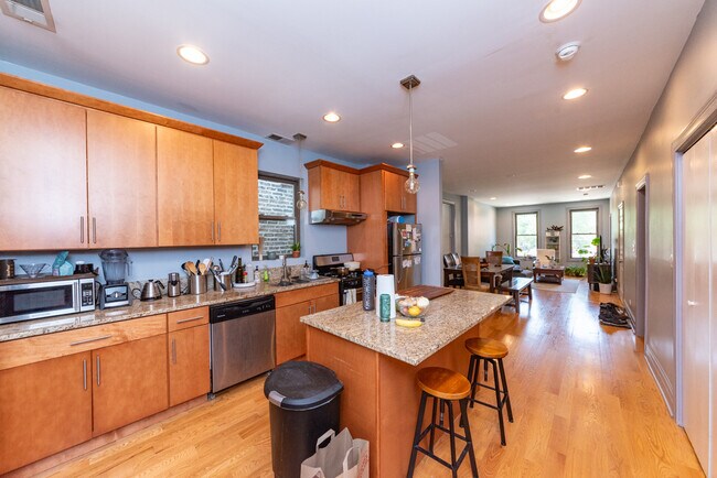 Photo - 2627 W Hirsch St Unit 2