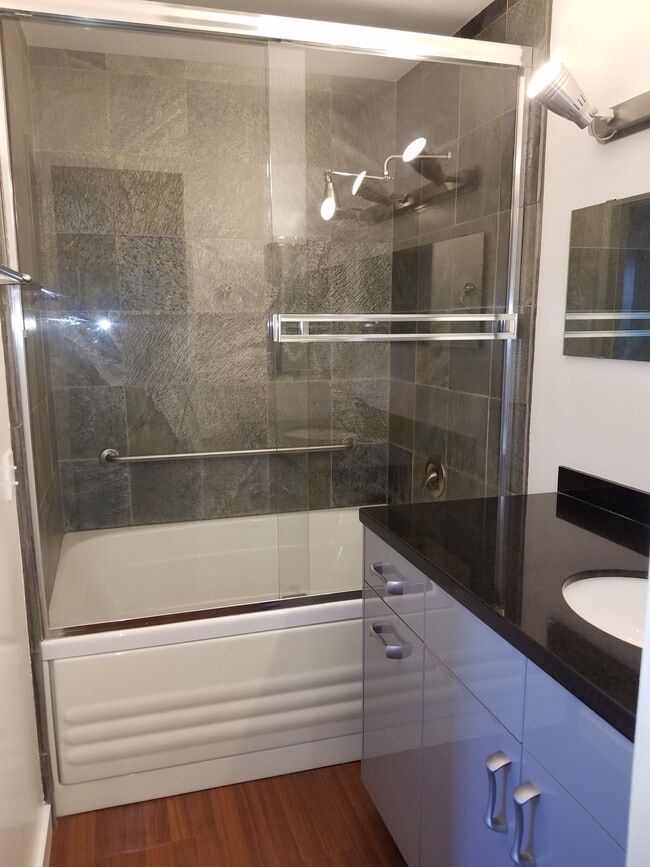 Master Bathroom - 6465 Kanan Dume Rd Unit na