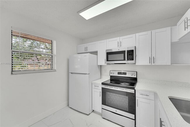 Building Photo - 737 NW 103rd Terrace Unit 204