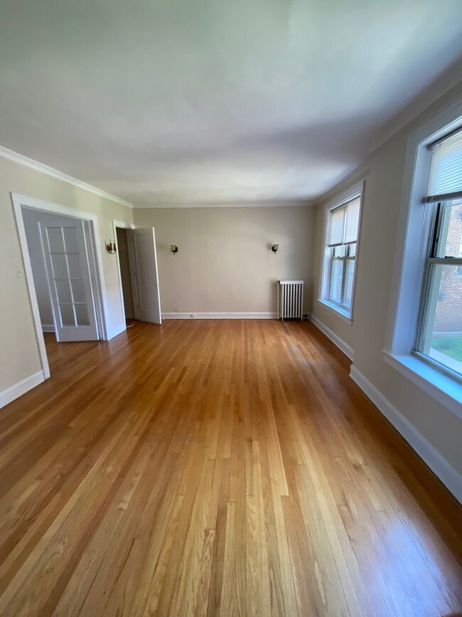 Building Photo - 909 Elmwood Ave Unit 02