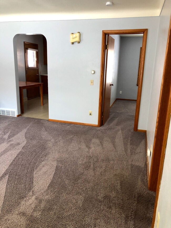 Photo - 307 4th St E