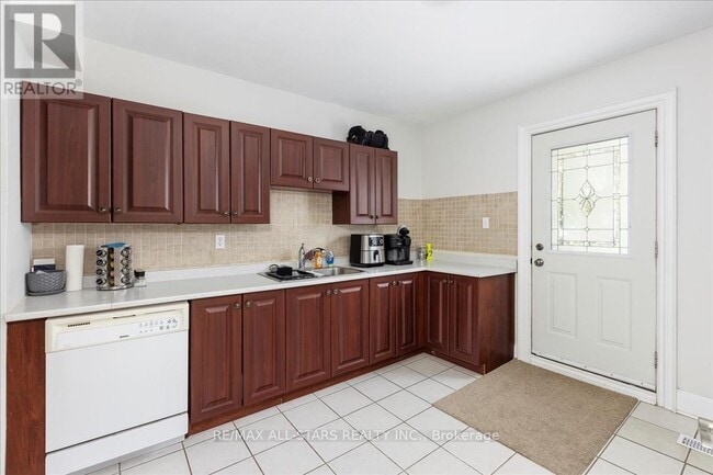 Photo - 387 Ontario St