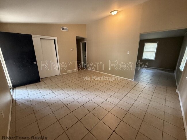 Photo - 4825 Bridgedale Ave
