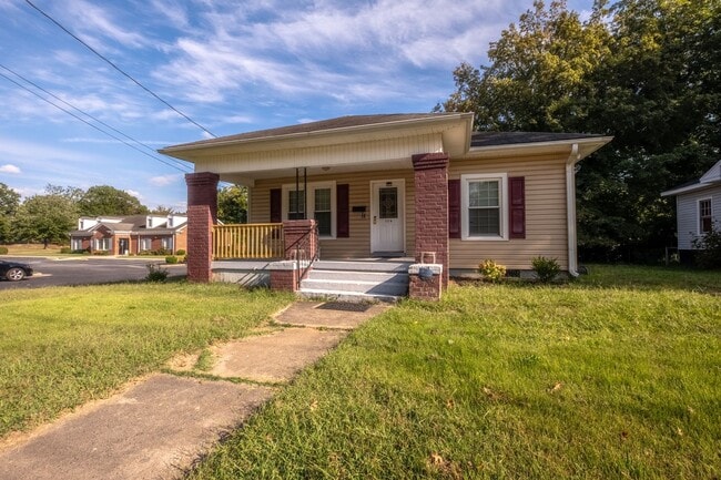 Photo - Cute home in Burlington with a fenced in b...