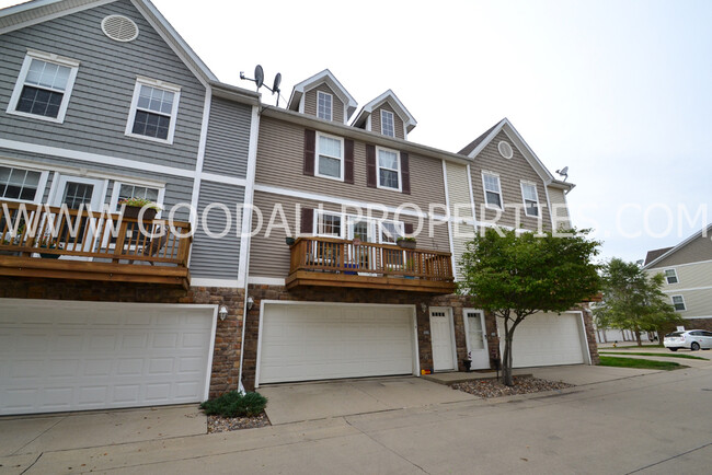 2 Bedroom, 2 Bath Townhome in Pleasant Hill - 2 Bedroom, 2 Bath Townhome in Pleasant Hill