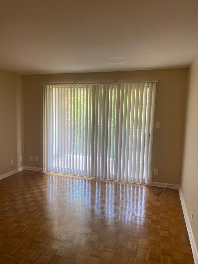 Photo - 28-30 Grove Park Apartments Unidad 27