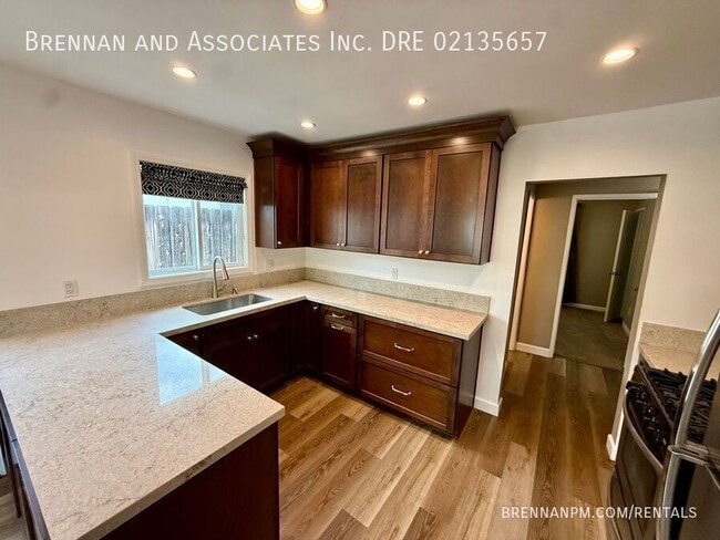 Photo - 1569 Parrot St