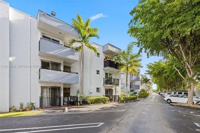 Building Photo - 1800 SW 25th St Unit 2305
