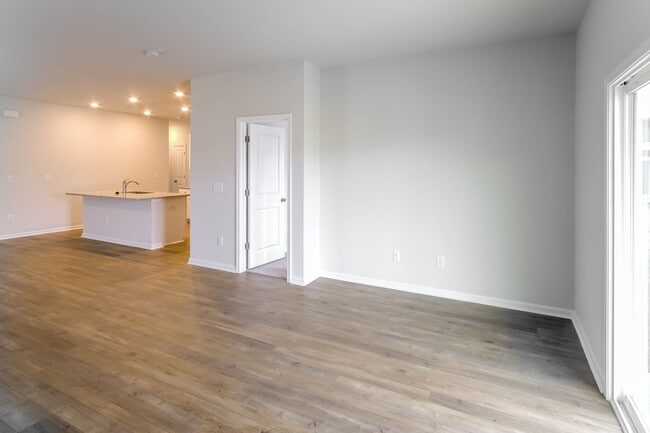 Photo - 709 Watercliff Dr