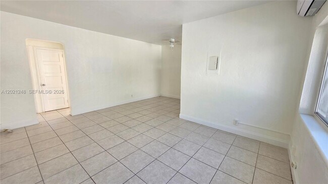 7629 Dickens Ave Unidad 7