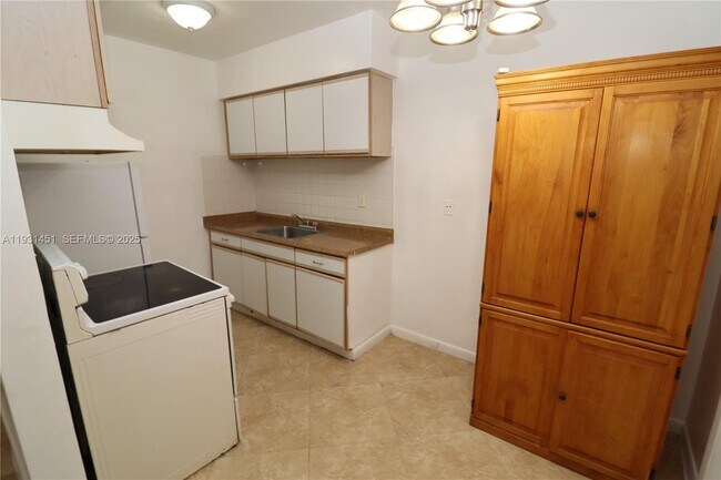 Building Photo - 1708 N 16th Ave Unit 4