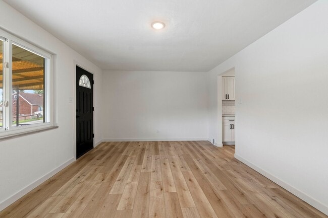 Photo - 131 S Joslyn Dr