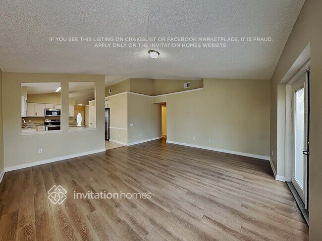 Photo - 896 Garden Glen Loop