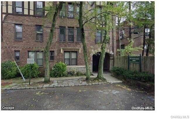 Building Photo - 1 Hillside Ave Unit 2D