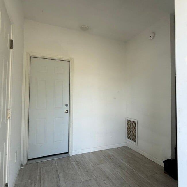 Photo - 1 Bedroom, 1 Bath Cottage w/garage