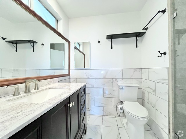 Building Photo - 1055 S Shenandoah St Unit # 3 Rental