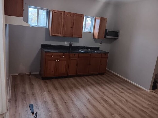 Photo - 3 Bedroom Apartment w Free Heat
