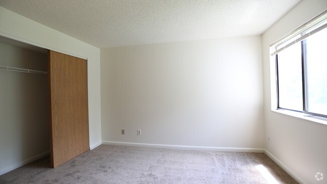 Bedroom - Brookstone Apartments