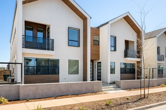 Building Photo - The Boulevards Unit 2