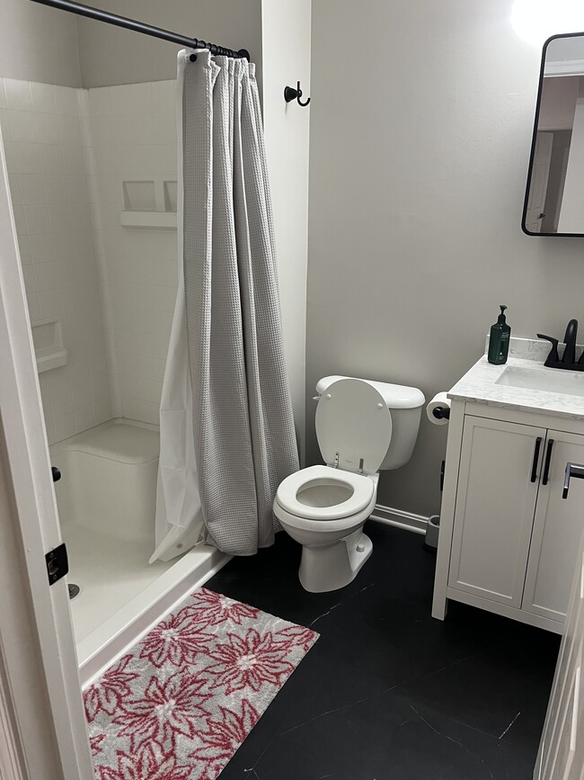 Photo - 2024 Gov Thomas Bladen Way Unidad Furnished