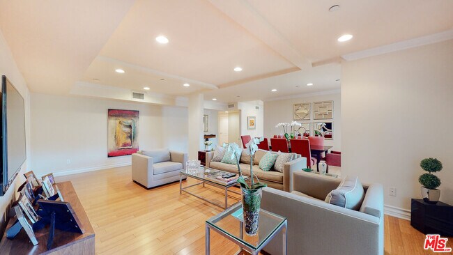 Building Photo - 118 S Clark Dr Unit 105