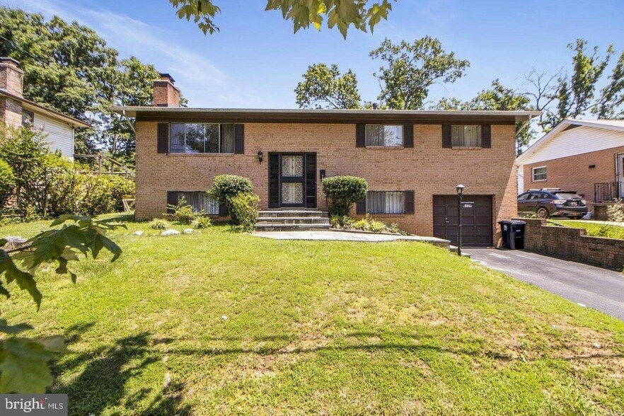 Photo - 6311 Barrs Ln House
