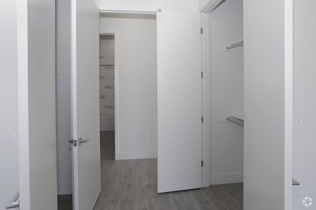 2BR, 2BA - 1135 SF