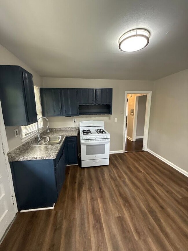 Photo - 1341 Beecher St SW Unit B