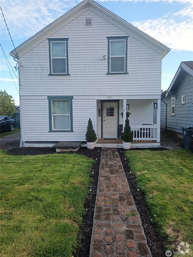 Building Photo - 5Bd 1.75Ba Home located in Hoquiam Move in...