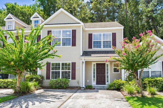 Building Photo - 1096 Harvester Cir Rental