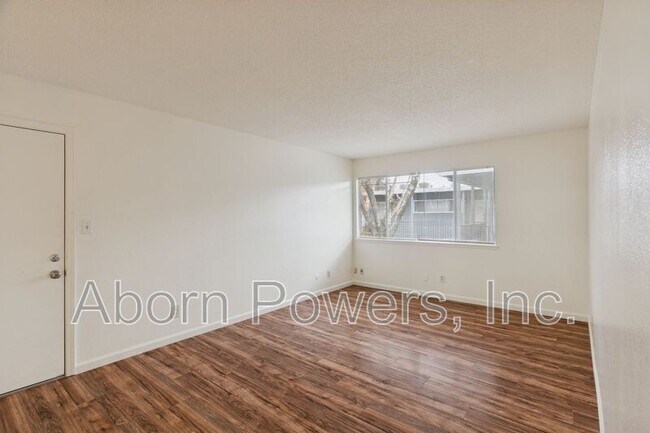 Photo - 1215 Williams Way