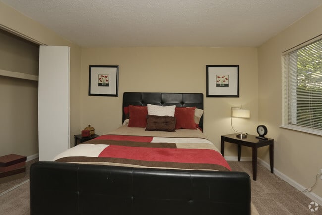 Broadmoor Apartments