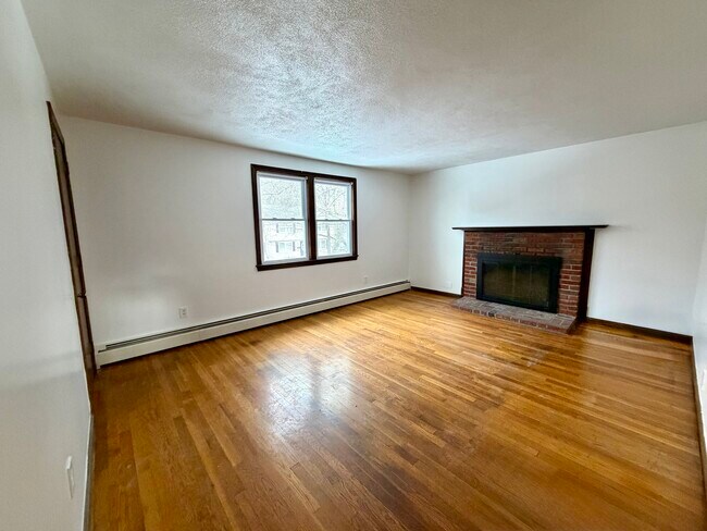 Photo - 87 Hollis St Unidad 2nd Flr