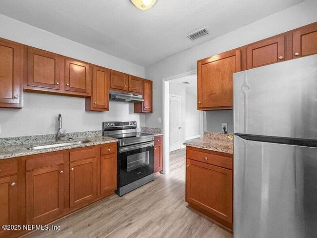 Photo - 620 Comet St