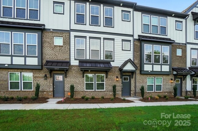 Photo - 5033 Westmead Ln