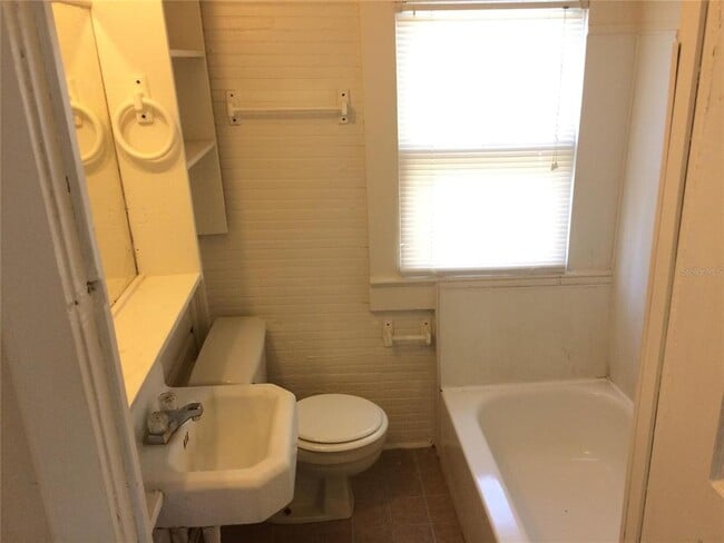 Photo - 114 N Chester St