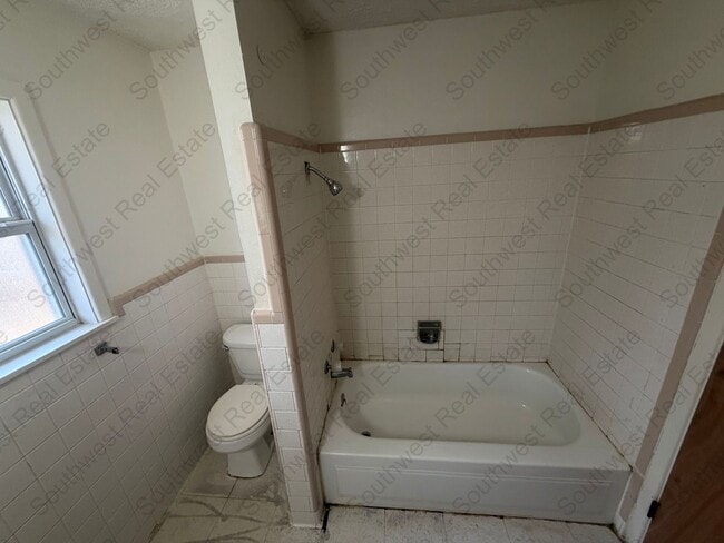 Photo - Spacious 2 Bedroom 1 bath duplex